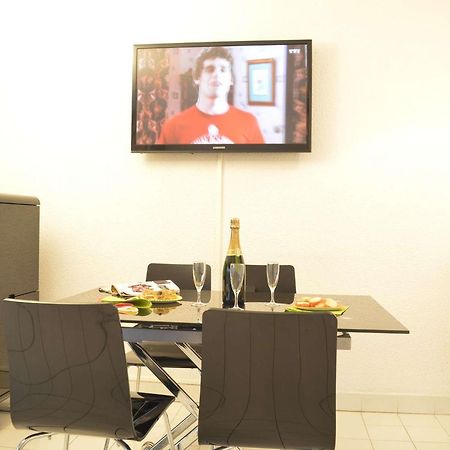 Studio Cabine A 200M De Port Frejus, Plage, Commerces, Terrasse, 4 Couchages, Menage Inclus - Fr-1-226A-31 외부 사진