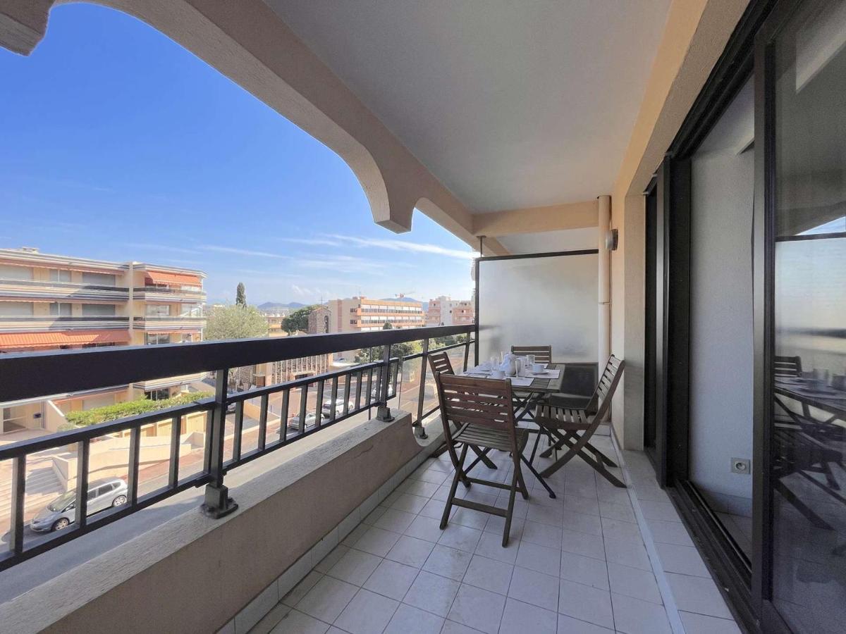 Studio Cabine A 200M De Port Frejus, Plage, Commerces, Terrasse, 4 Couchages, Menage Inclus - Fr-1-226A-31 외부 사진