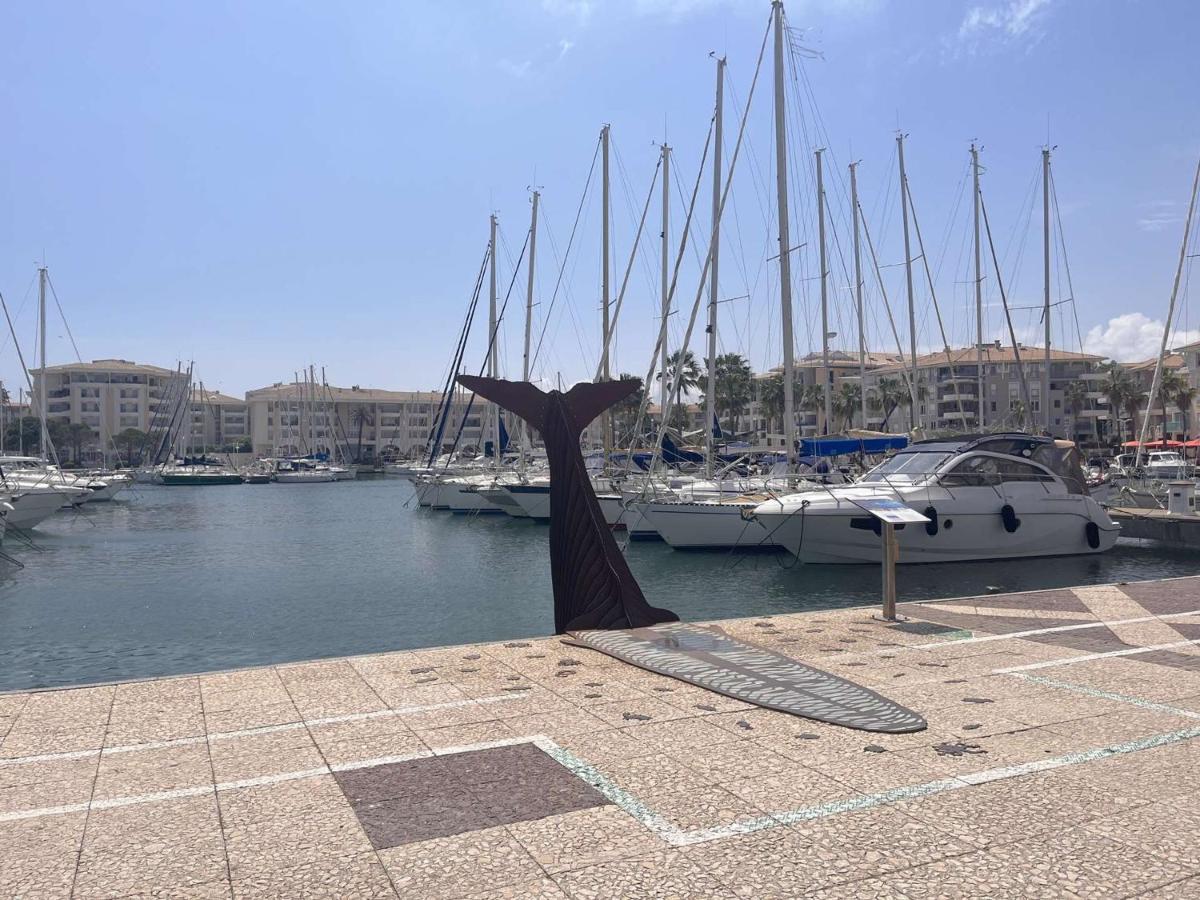 Studio Cabine A 200M De Port Frejus, Plage, Commerces, Terrasse, 4 Couchages, Menage Inclus - Fr-1-226A-31 외부 사진