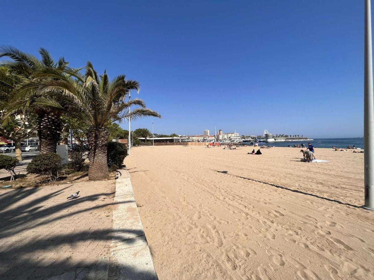 Studio Cabine A 200M De Port Frejus, Plage, Commerces, Terrasse, 4 Couchages, Menage Inclus - Fr-1-226A-31 외부 사진