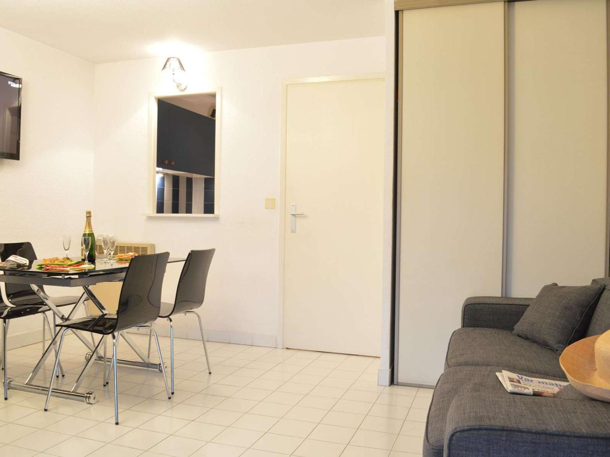 Studio Cabine A 200M De Port Frejus, Plage, Commerces, Terrasse, 4 Couchages, Menage Inclus - Fr-1-226A-31 외부 사진